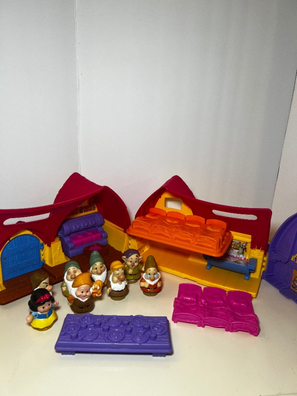 Fisher Price Little People Snow Whites Cottage COMPLETE Set Bed Table 7 Dwarfs